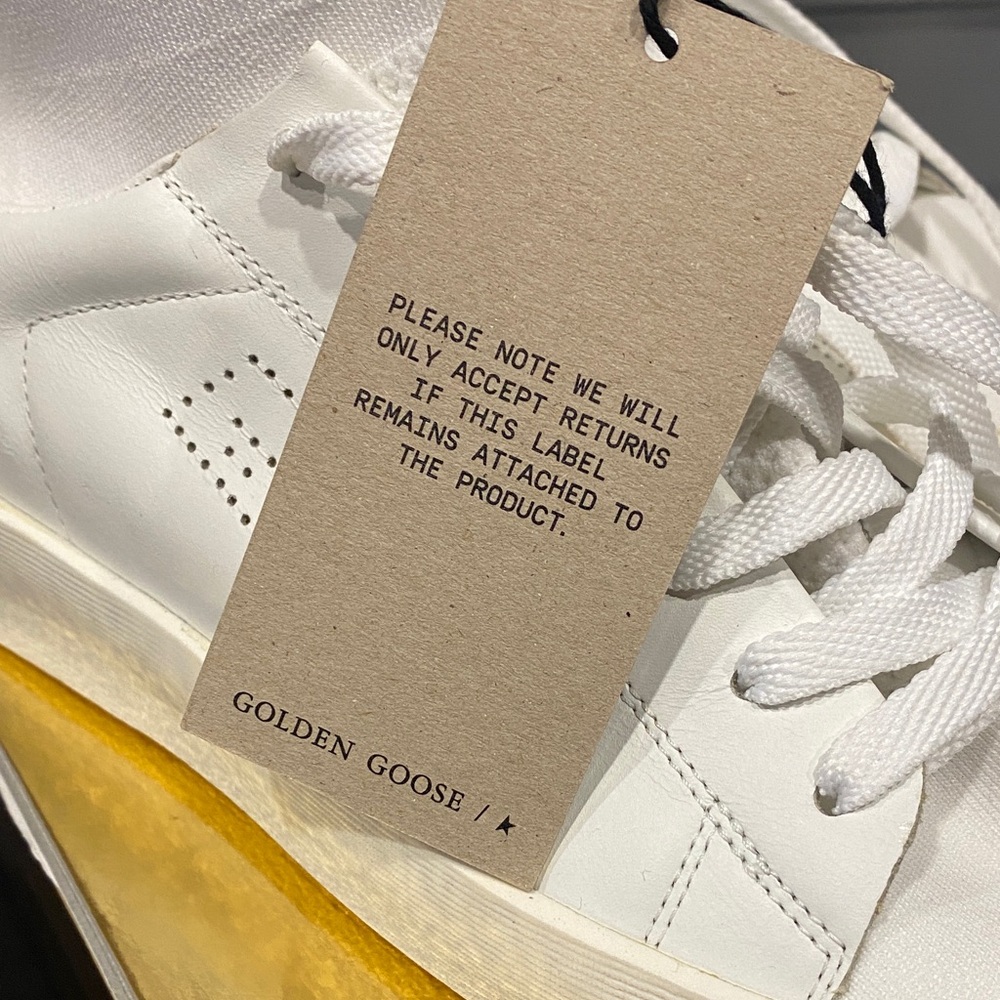 Golden Goose Cream Sneakers with Gold Detail - Picture 3 of 12